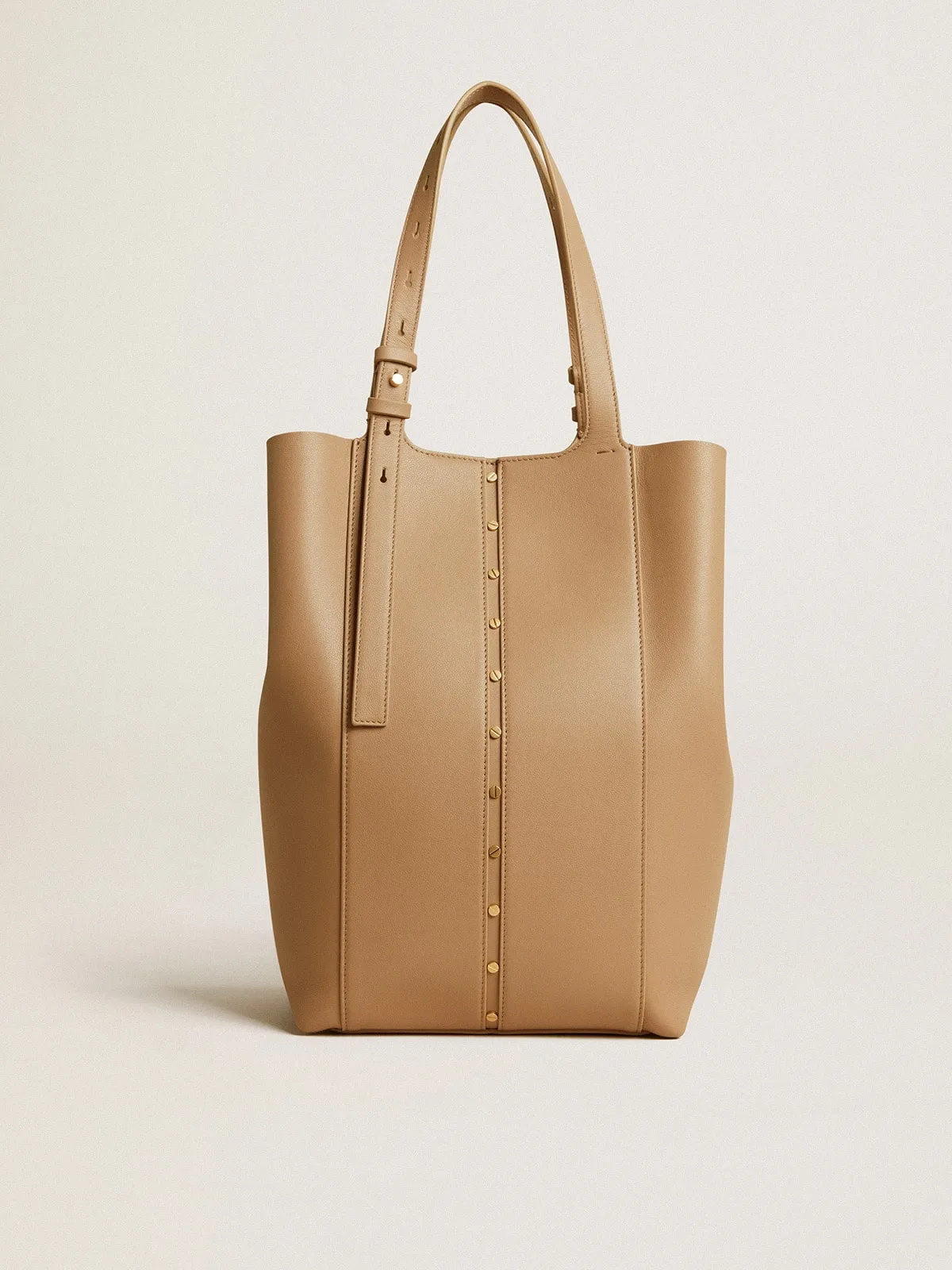 24/7 Bag in cappuccino-colored leather with adjustable handles