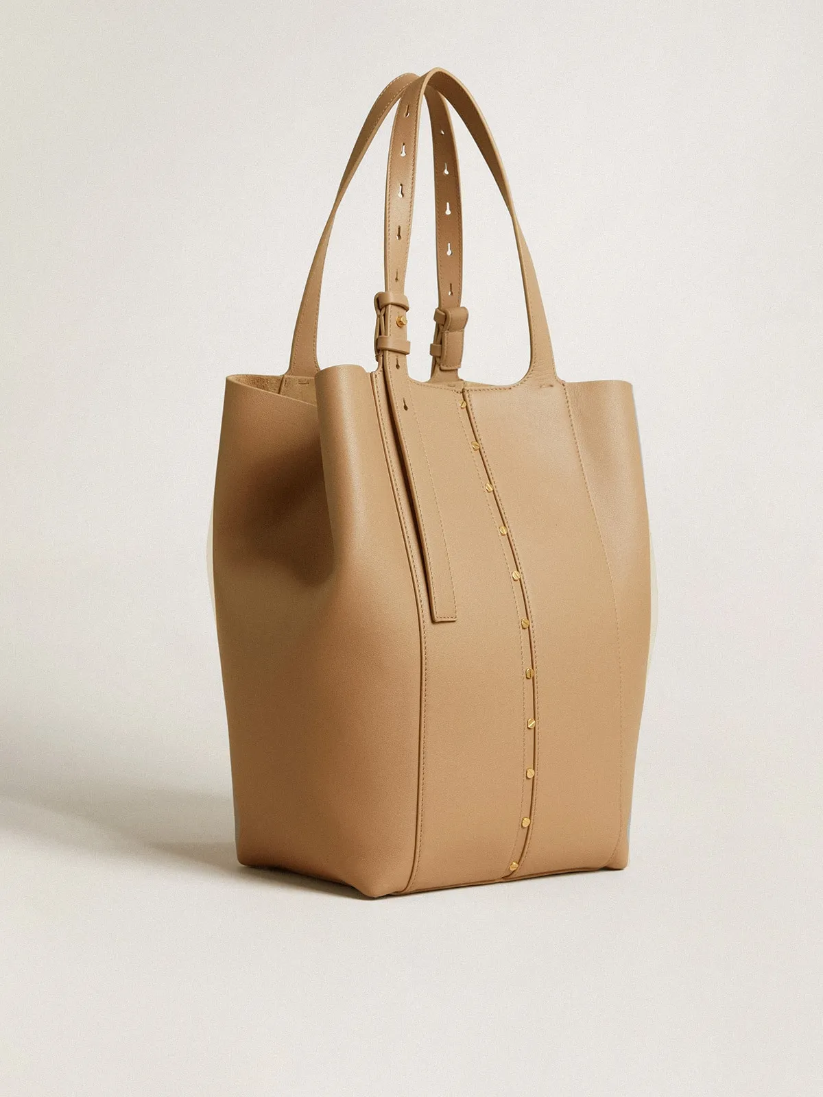 24/7 Bag in cappuccino-colored leather with adjustable handles