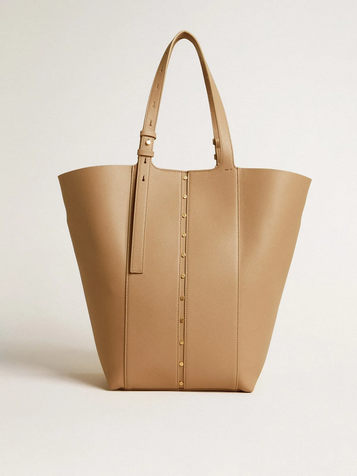 24/7 Bag in cappuccino-colored leather with adjustable handles