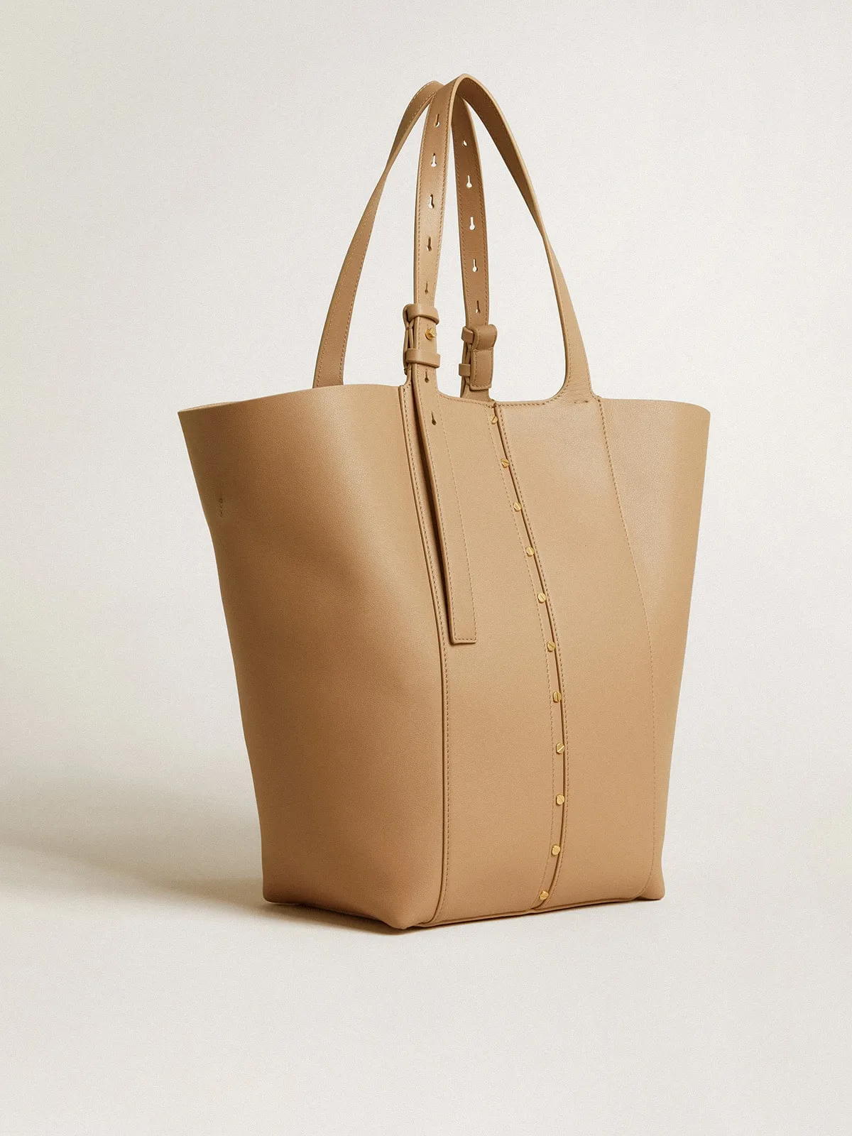 24/7 Bag in cappuccino-colored leather with adjustable handles