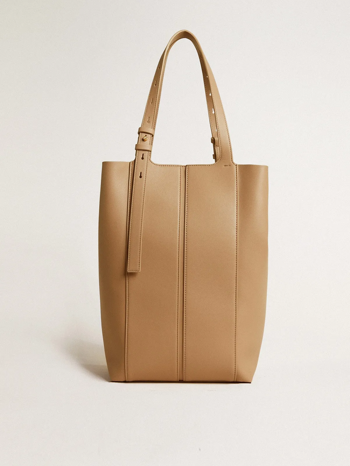 24/7 Bag in cappuccino-colored leather with adjustable handles