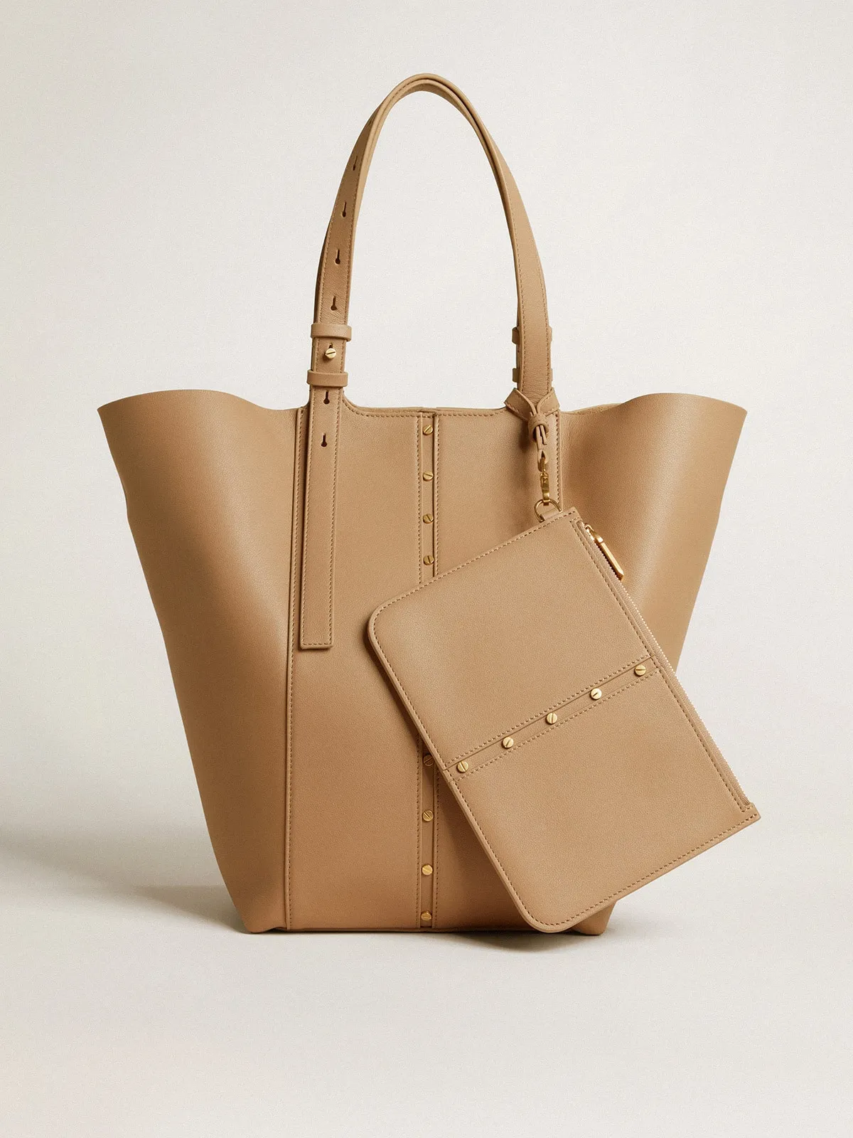 24/7 Bag in cappuccino-colored leather with adjustable handles