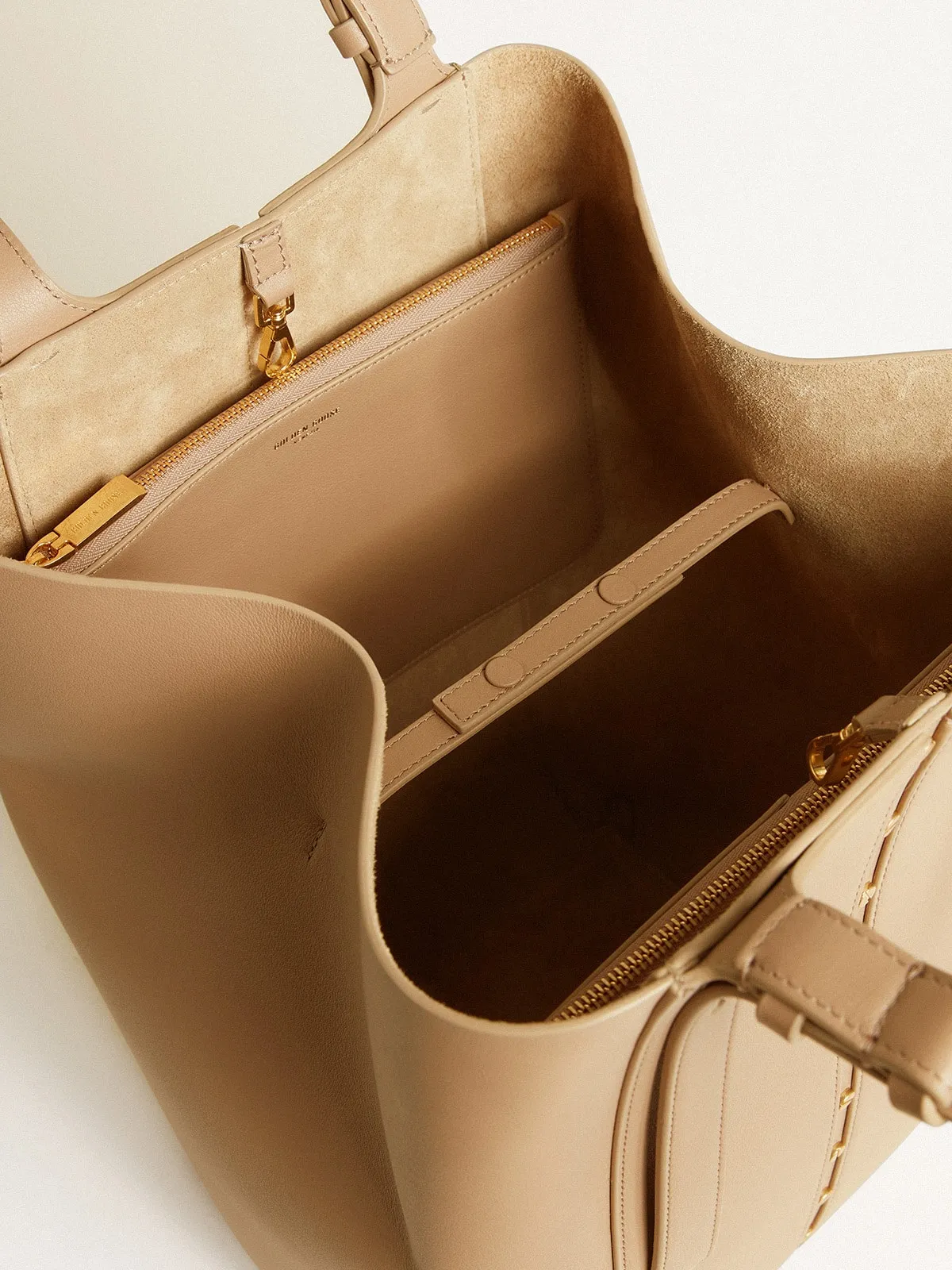 24/7 Bag in cappuccino-colored leather with adjustable handles