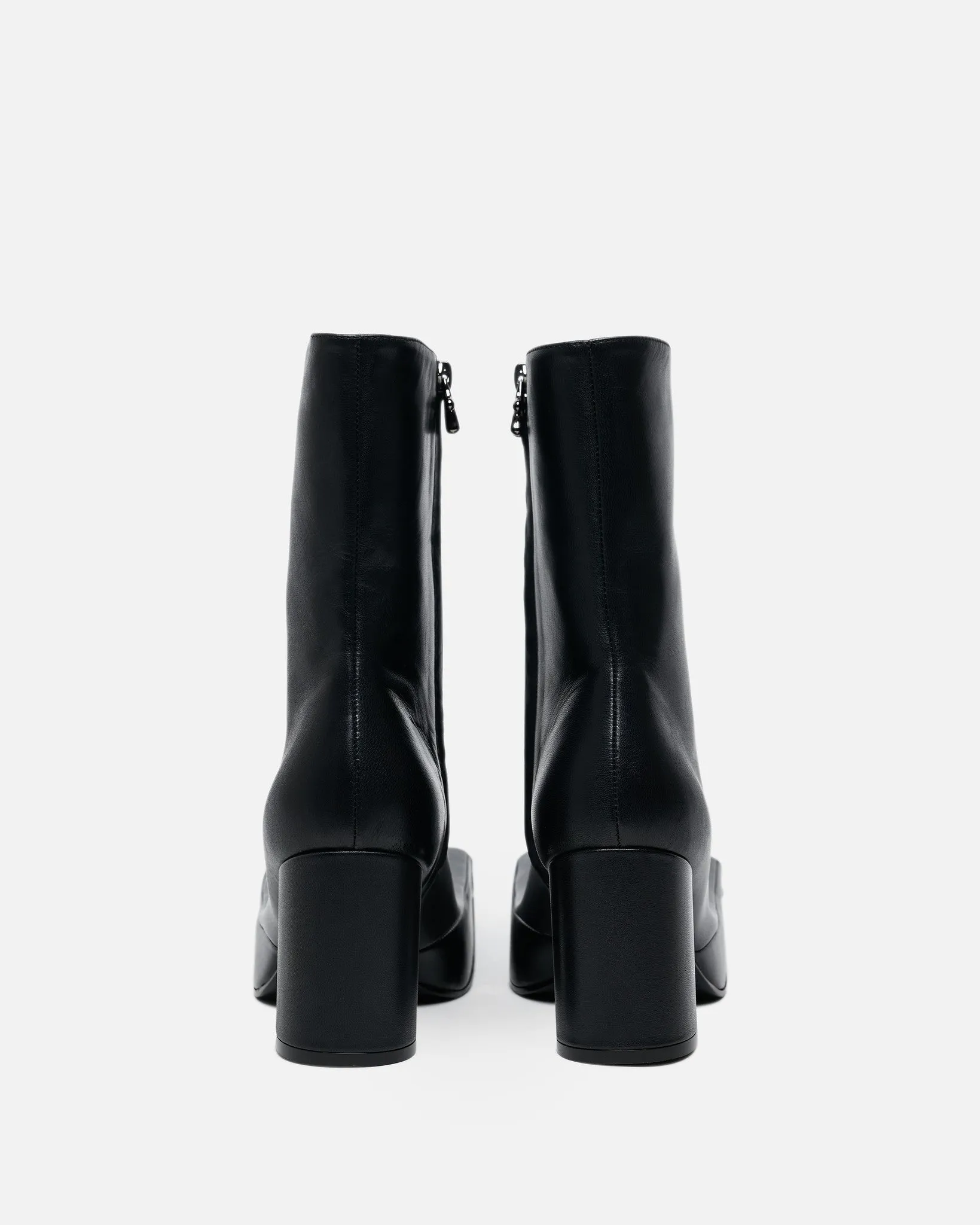 AVAVAV Matte Leather Fingers Boot in Black