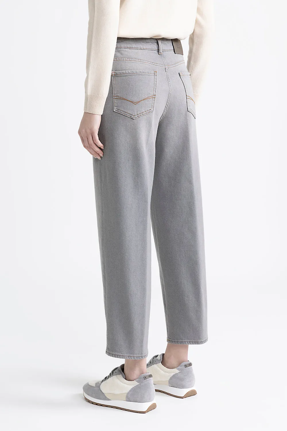 Cropped trousers in cotton denim