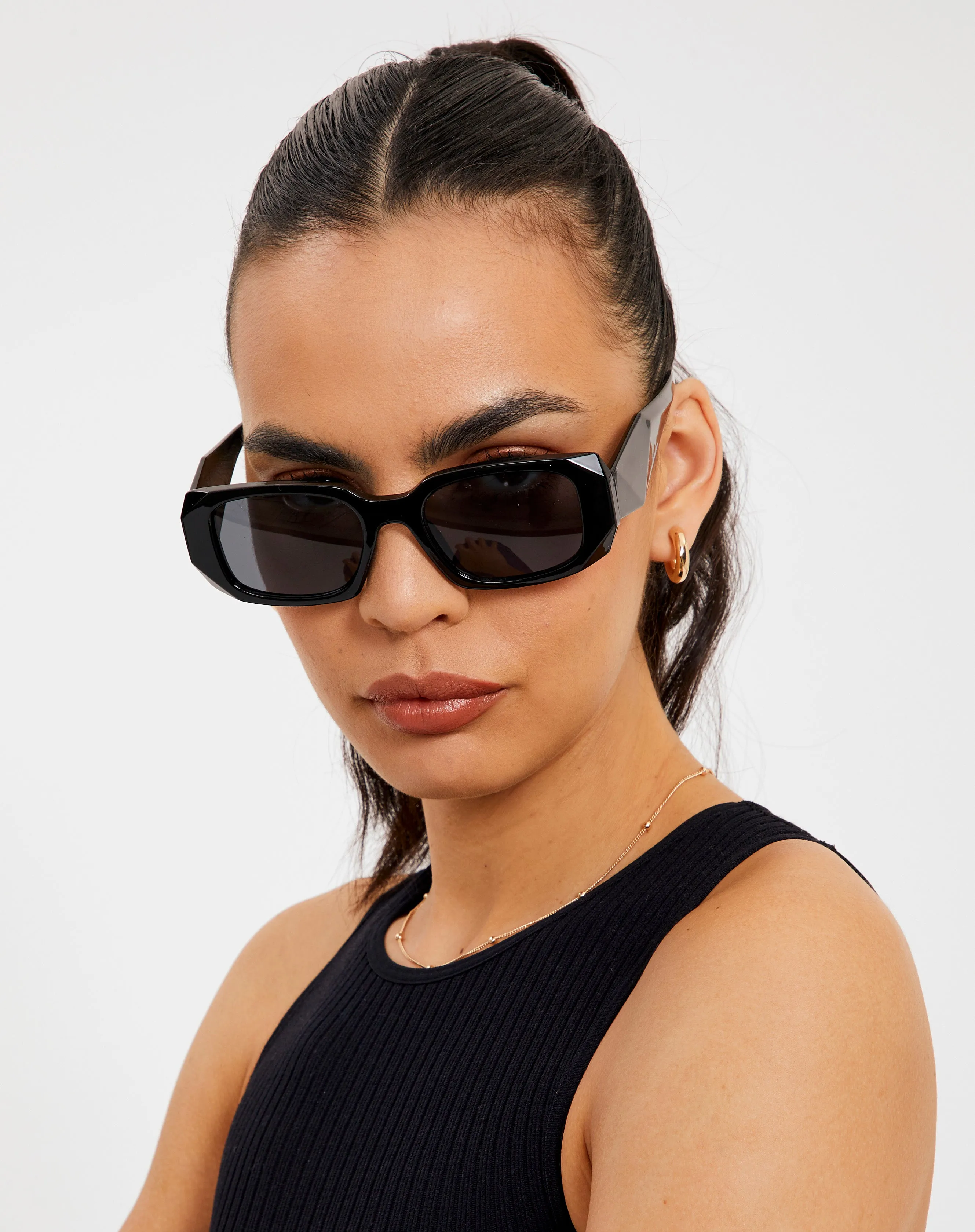 Oval Sunglasses in Black | Glassons