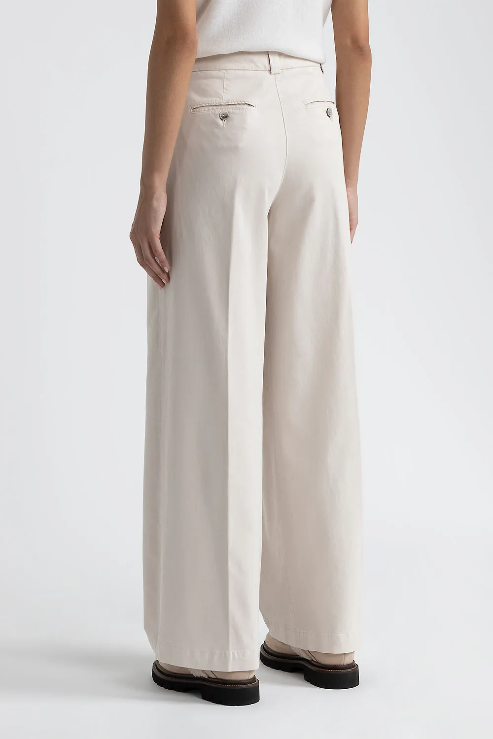 Pleated trousers in cotton silk gabardine and tencel